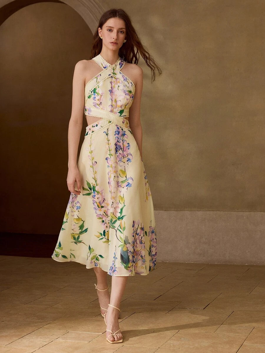 Vestido midi feminino Baunilha Floral com frente única, cintura recortada e saia evasê.