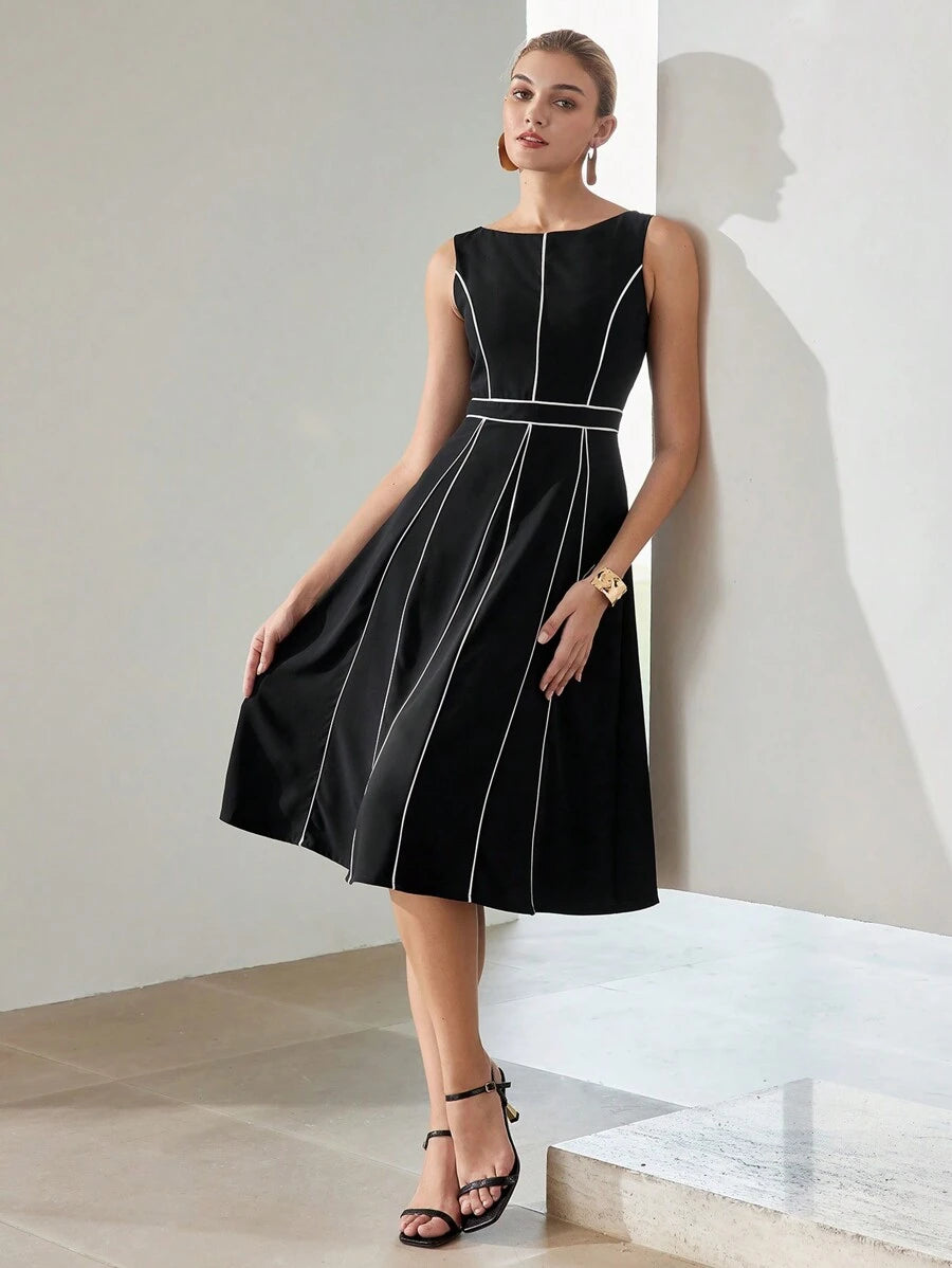 Vestido midi feminino preto com pregas e detalhes contrastantes – Boutique do Encanto