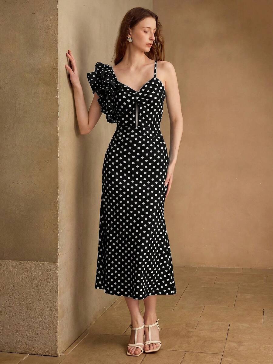 Vestido midi preto de bolinhas com babado franzido e saia sereia