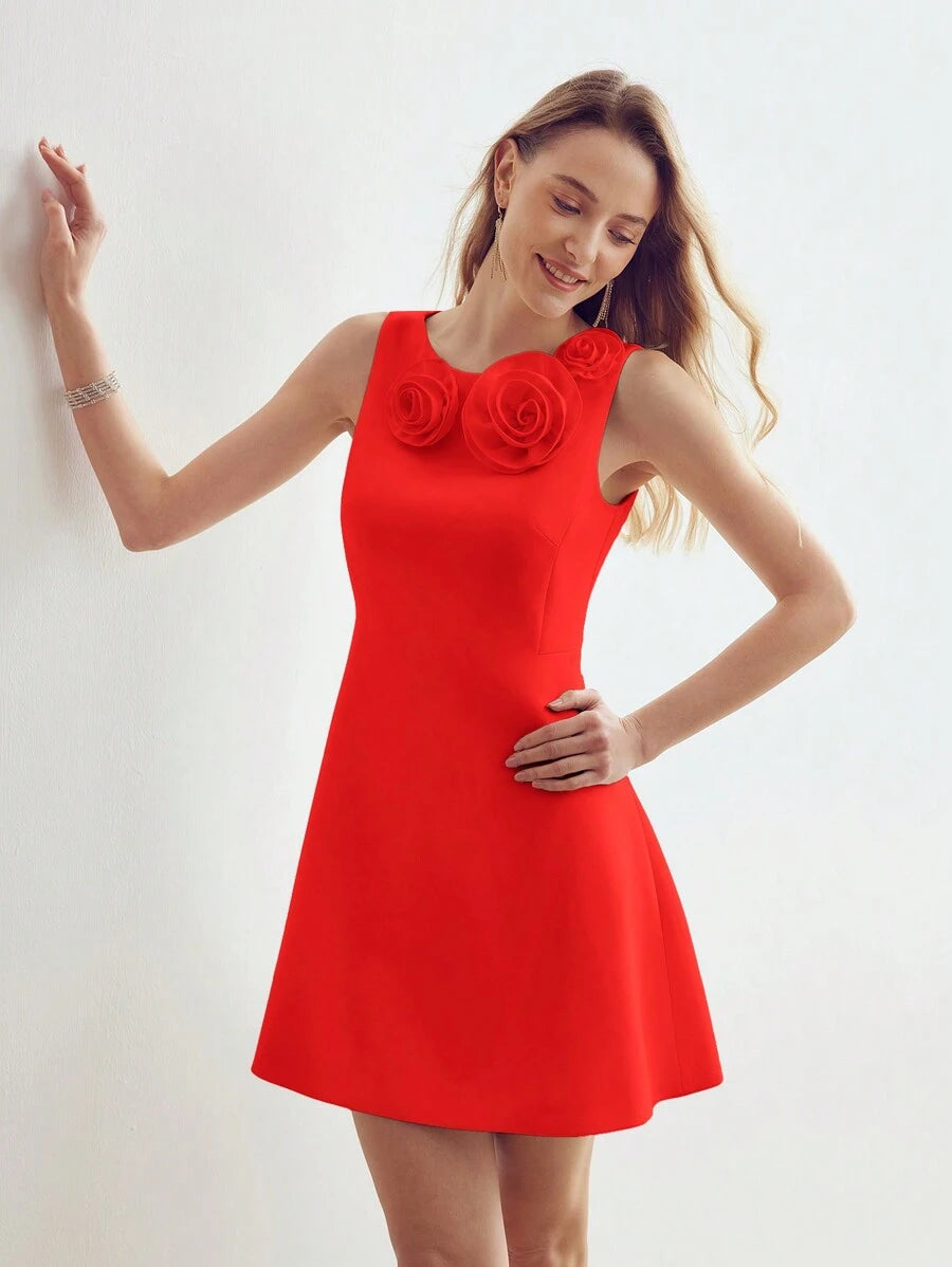 Vestido vermelho feminino com gola redonda e flores decorativas