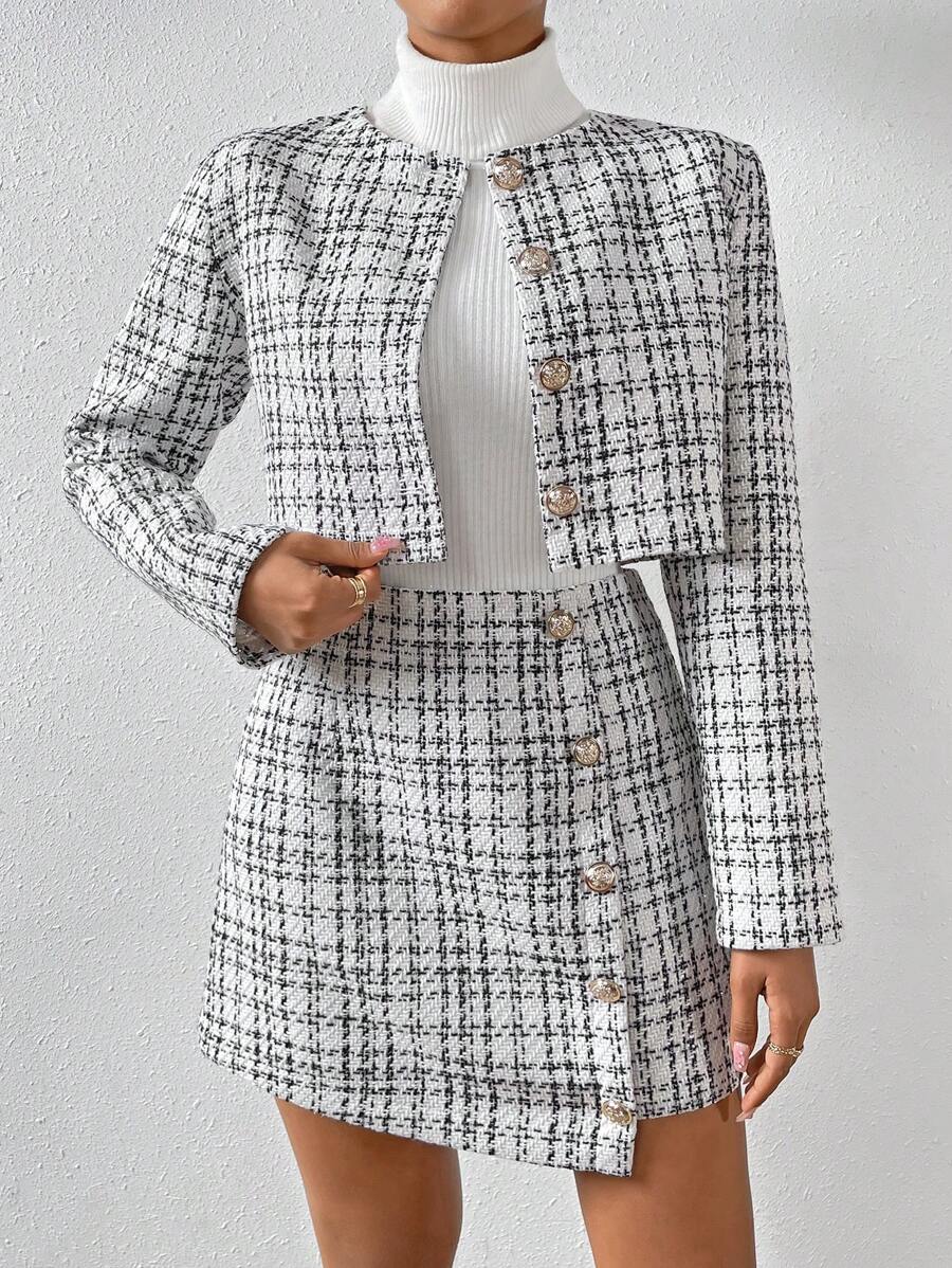 conjunto feminino chic em tweed com jaqueta e saia ajustada