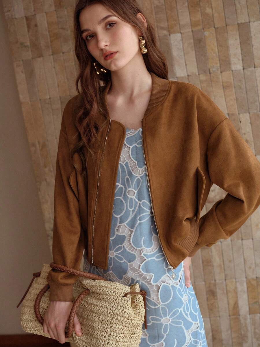 jaqueta feminina casual elegante com detalhe floral