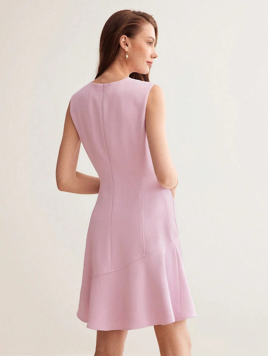 Vestido Feminino Rosa Névoa em A com Recortes Estruturados – Primavera/Verão 2027