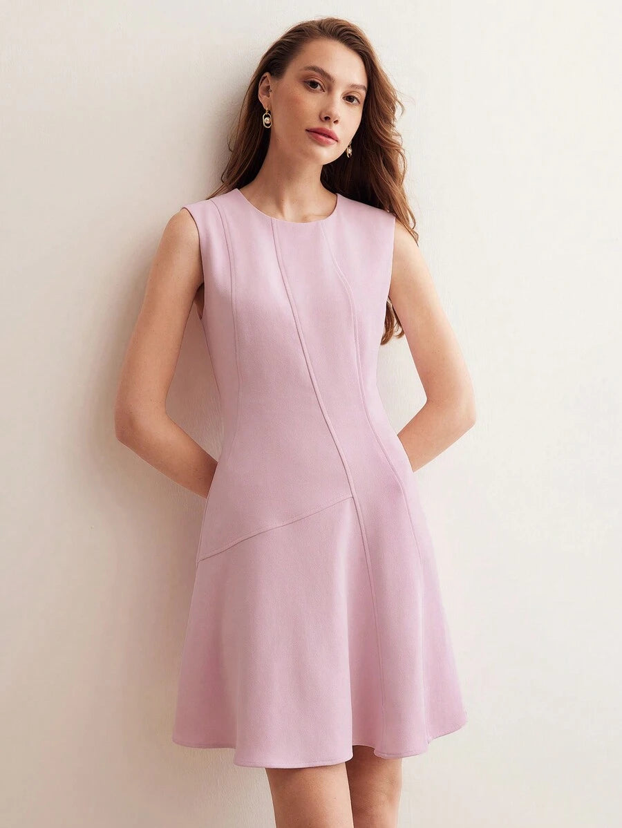 Vestido Feminino Rosa Névoa em A com Recortes Estruturados – Primavera/Verão 2027