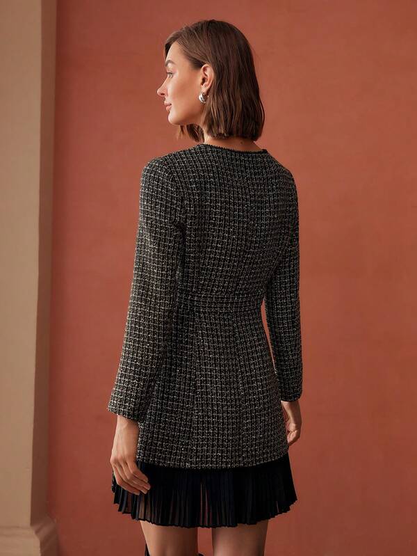 Vestido Feminino Curto Tweed co Gola Keyhole e Bainha Plissada - Premium