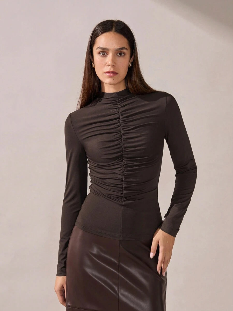 Blusa Feminina Gola Alta Plissada Marrom – Manga Longa Slim Elegante - Boutique do Encanto