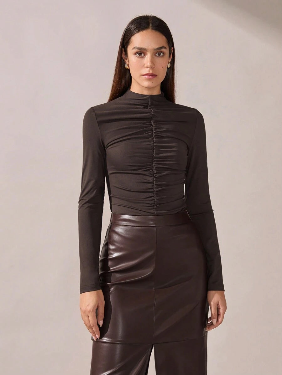 Blusa Feminina Gola Alta Plissada Marrom – Manga Longa Slim Elegante - Boutique do Encanto