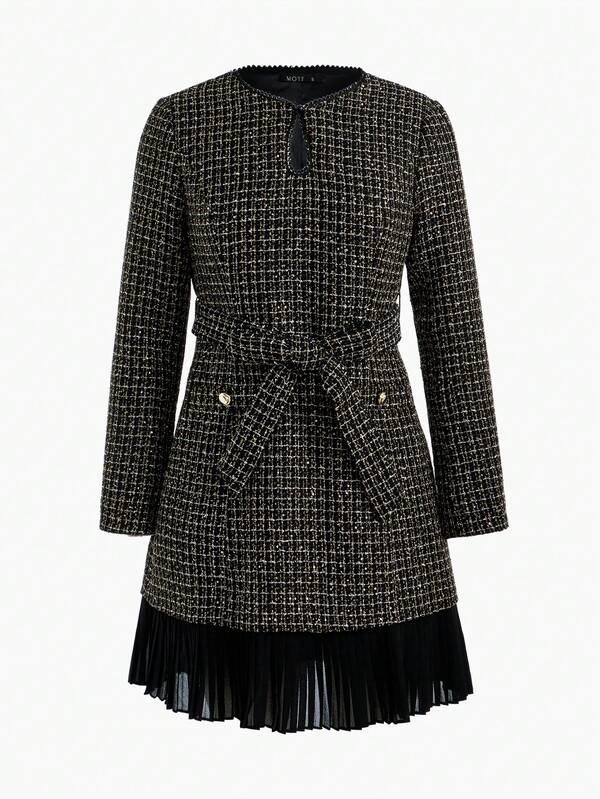 Vestido Feminino Curto Tweed co Gola Keyhole e Bainha Plissada - Premium