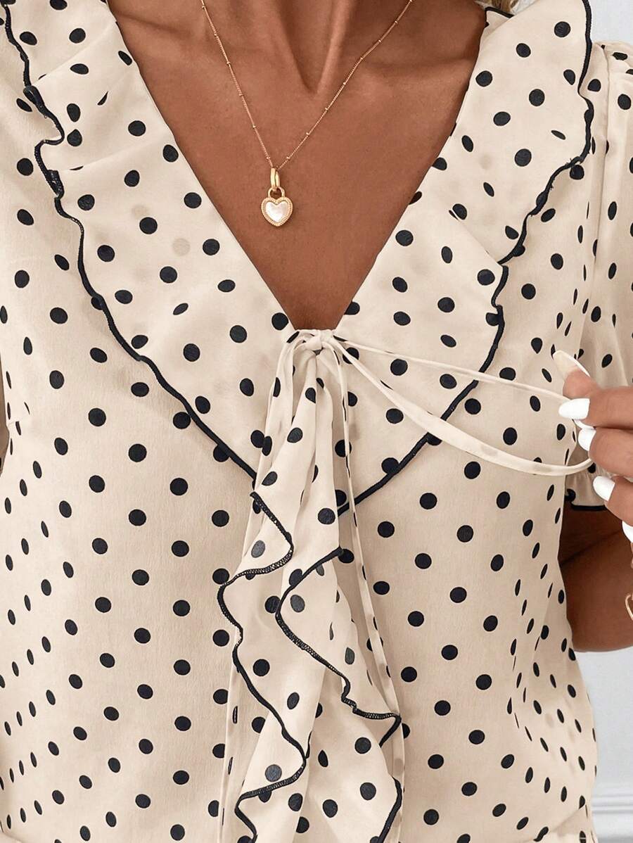 Blusa Casual Elegante - Gola de Renda e Acabamento Franzido