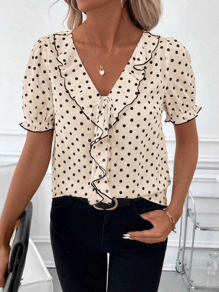 Blusa Casual Elegante - Gola de Renda e Acabamento Franzido