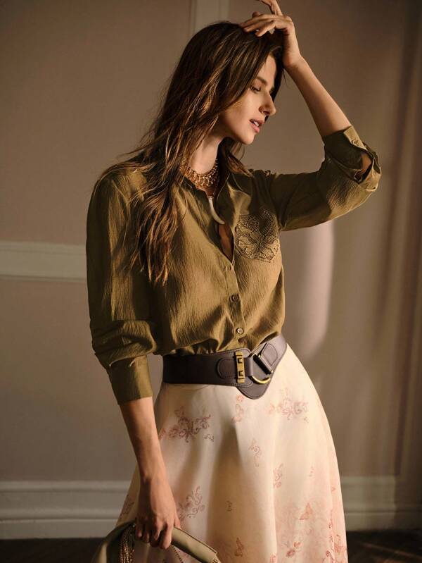 Camisa Feminina Shape Fluido - Cor Verde Militar com Bolso Bordado - Manga Longa – Boutique do Encanto