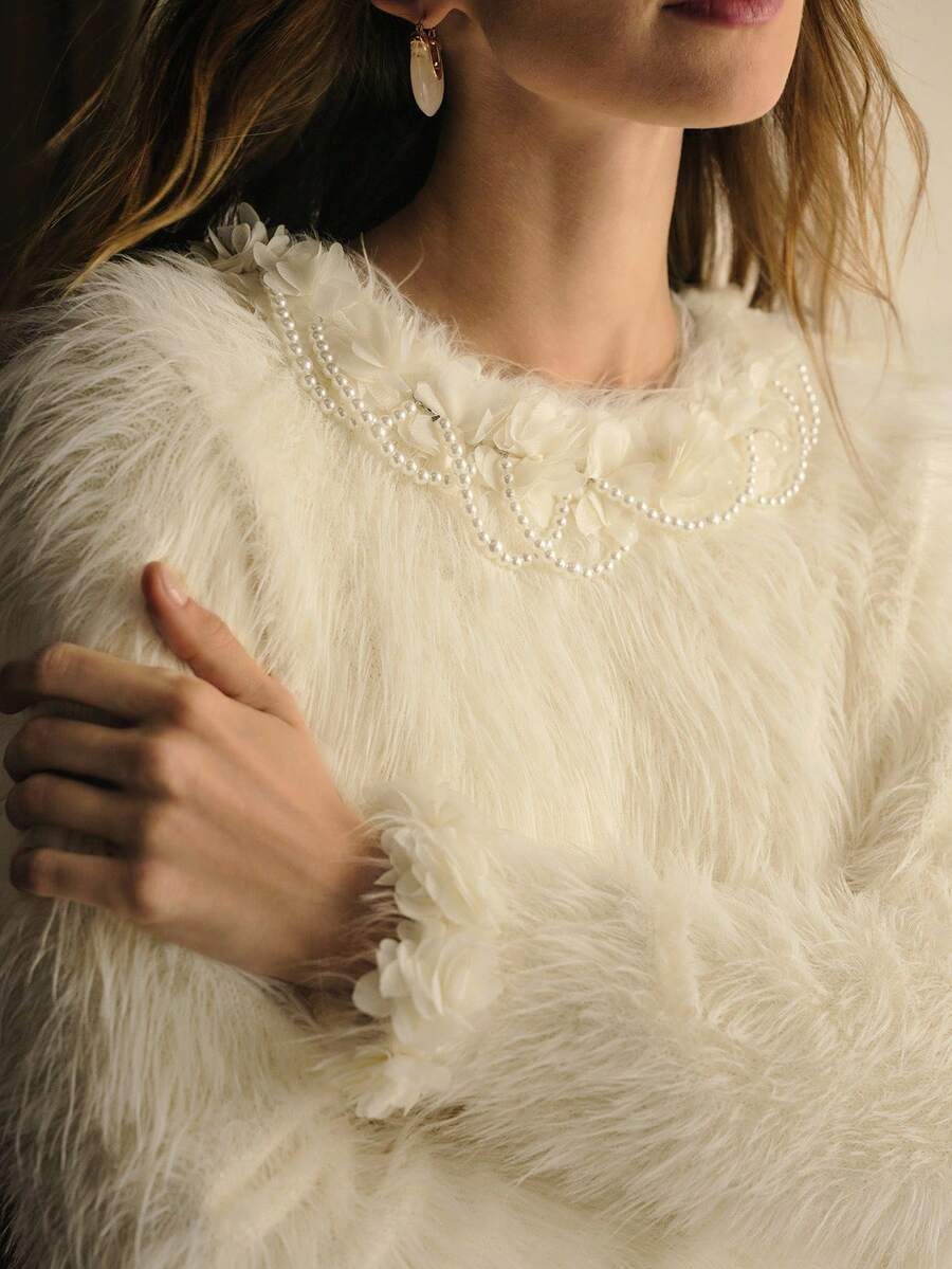 Suéter Feminino Elegante - Detalhes em Pérolas Falsas