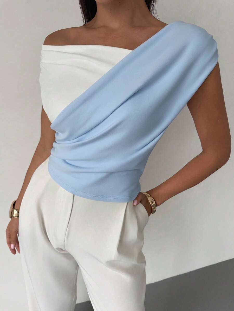 Top Cropped Assimétrico - Design Elegante com Babados Contrastantes