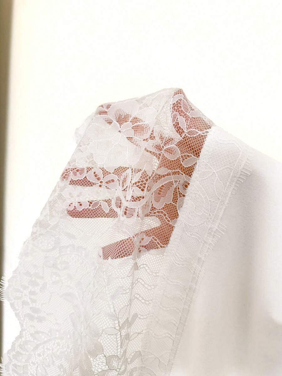 Camiseta de Malha Premium - Renda de Bolinhas Elegante