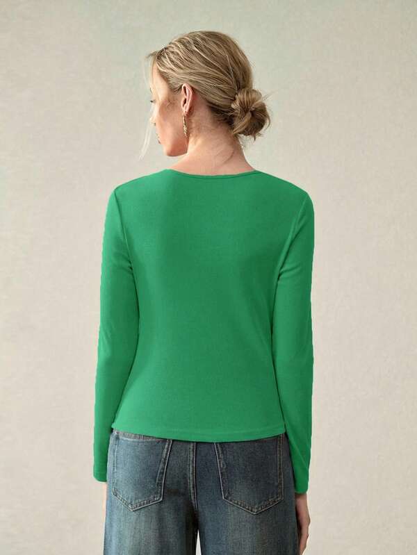 Blusa Feminina Vermelha Assimétrica em Malha Premium - Manga Longa, Drapeada com Botões, Slim Fit - Boutique do Encanto Blusas