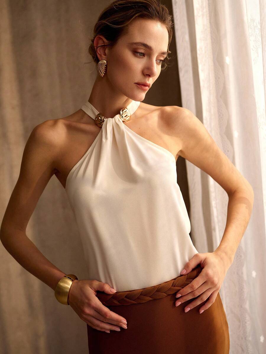 Top Feminina Premium - Gola Halter com Detalhe Metálico