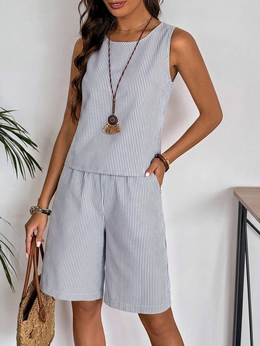Conjunto Casual Feminino - Regata e Shorts Listrados