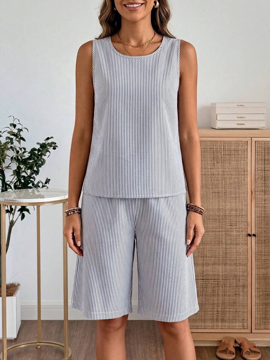 Conjunto Casual Feminino - Regata e Shorts Listrados