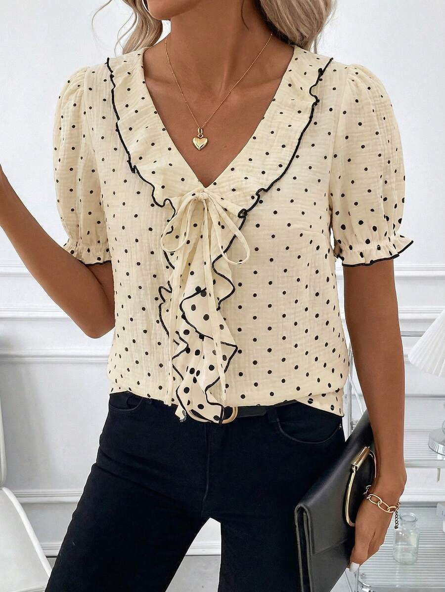 Blusa Casual Elegante - Gola de Renda e Acabamento Franzido