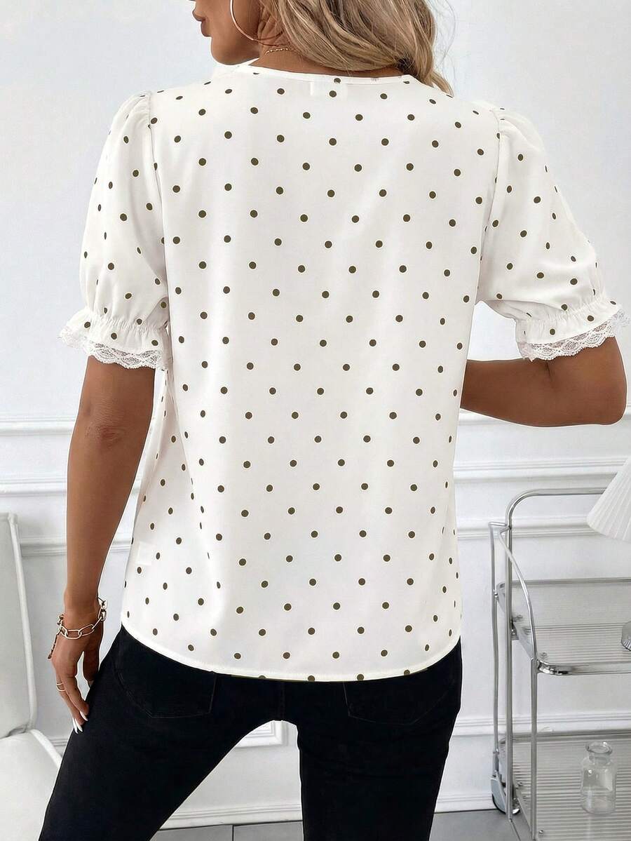 Blusa Casual Elegante - Gola de Renda e Acabamento Franzido
