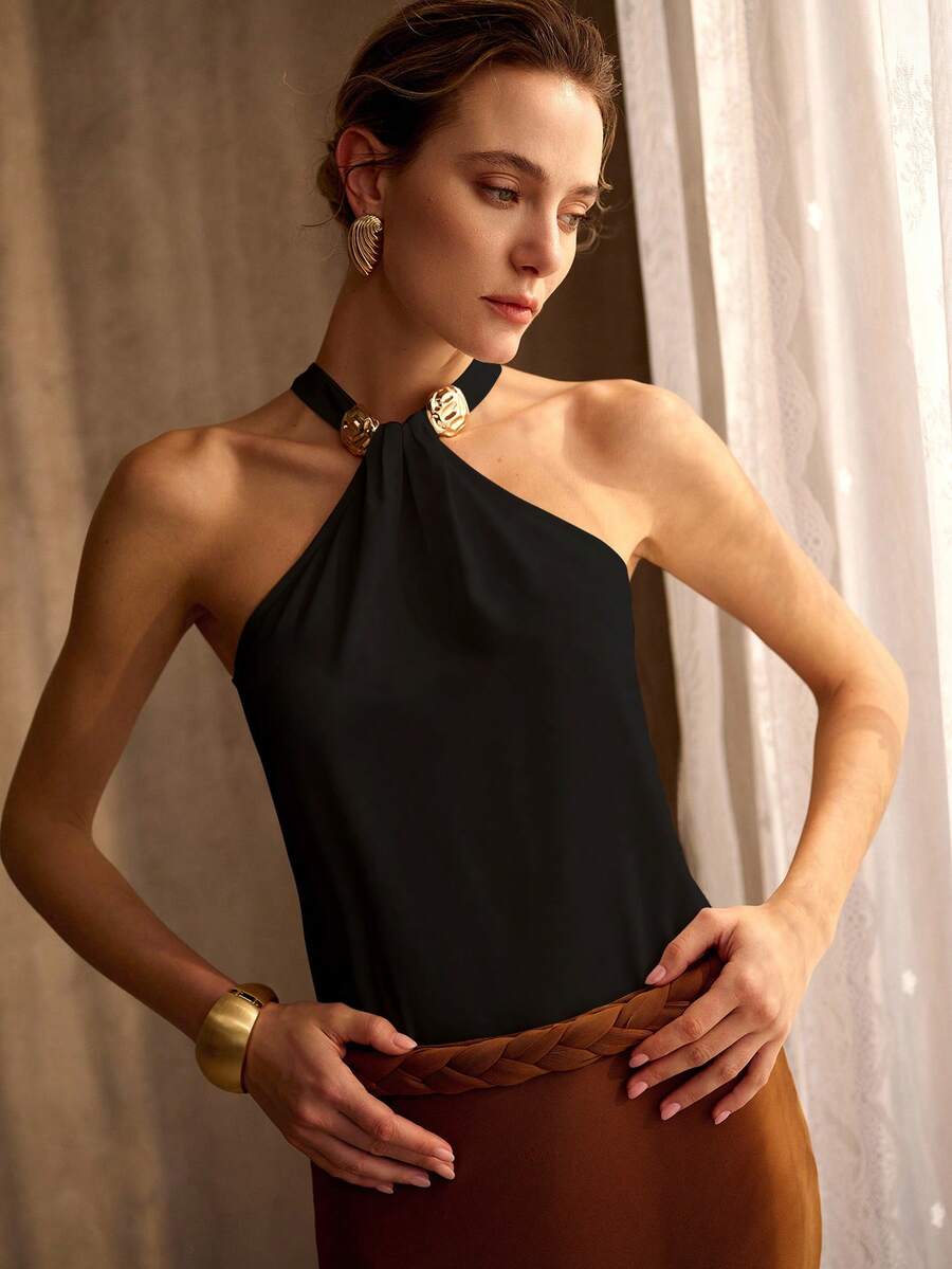 Top Feminina Premium - Gola Halter com Detalhe Metálico