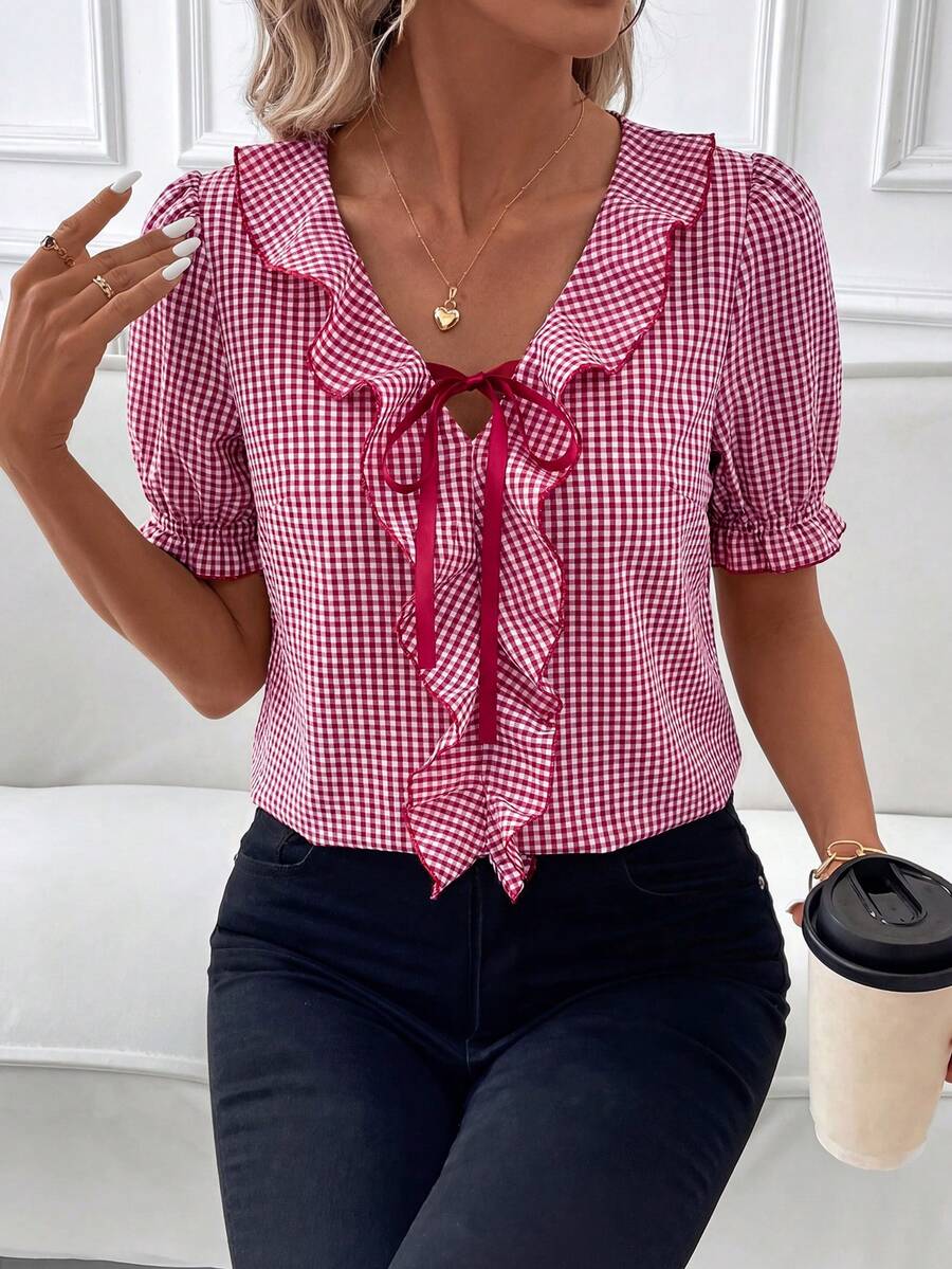 Blusa Casual Elegante - Gola de Renda e Acabamento Franzido