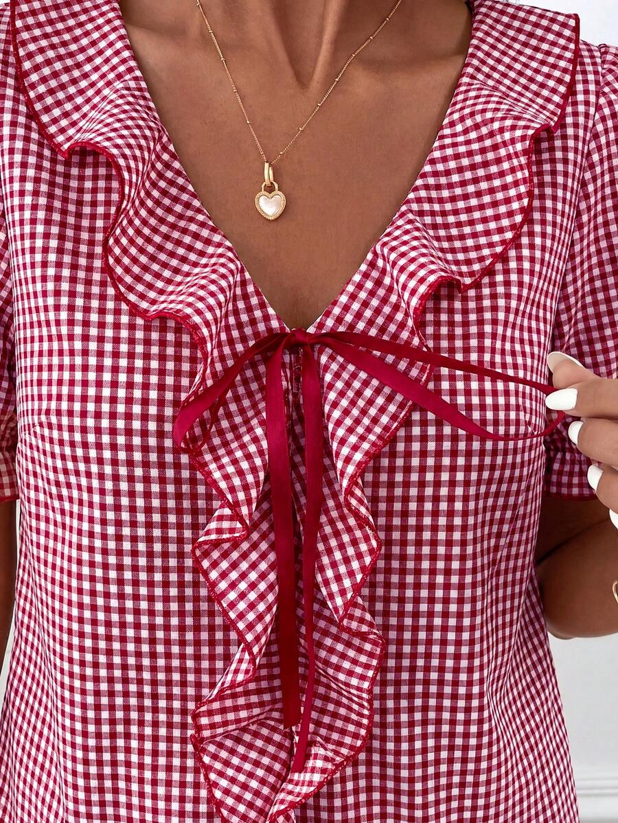 Blusa Casual Elegante - Gola de Renda e Acabamento Franzido