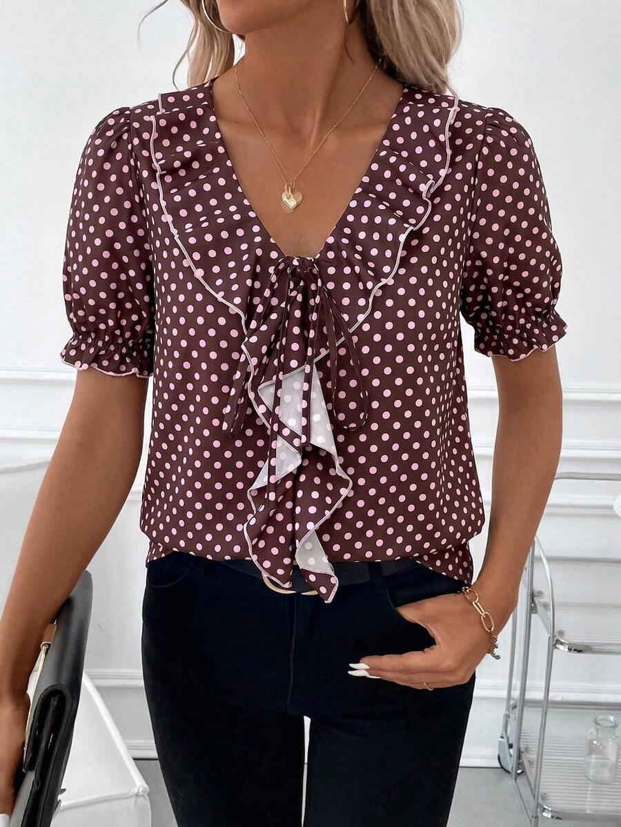Blusa Casual Elegante - Gola de Renda e Acabamento Franzido