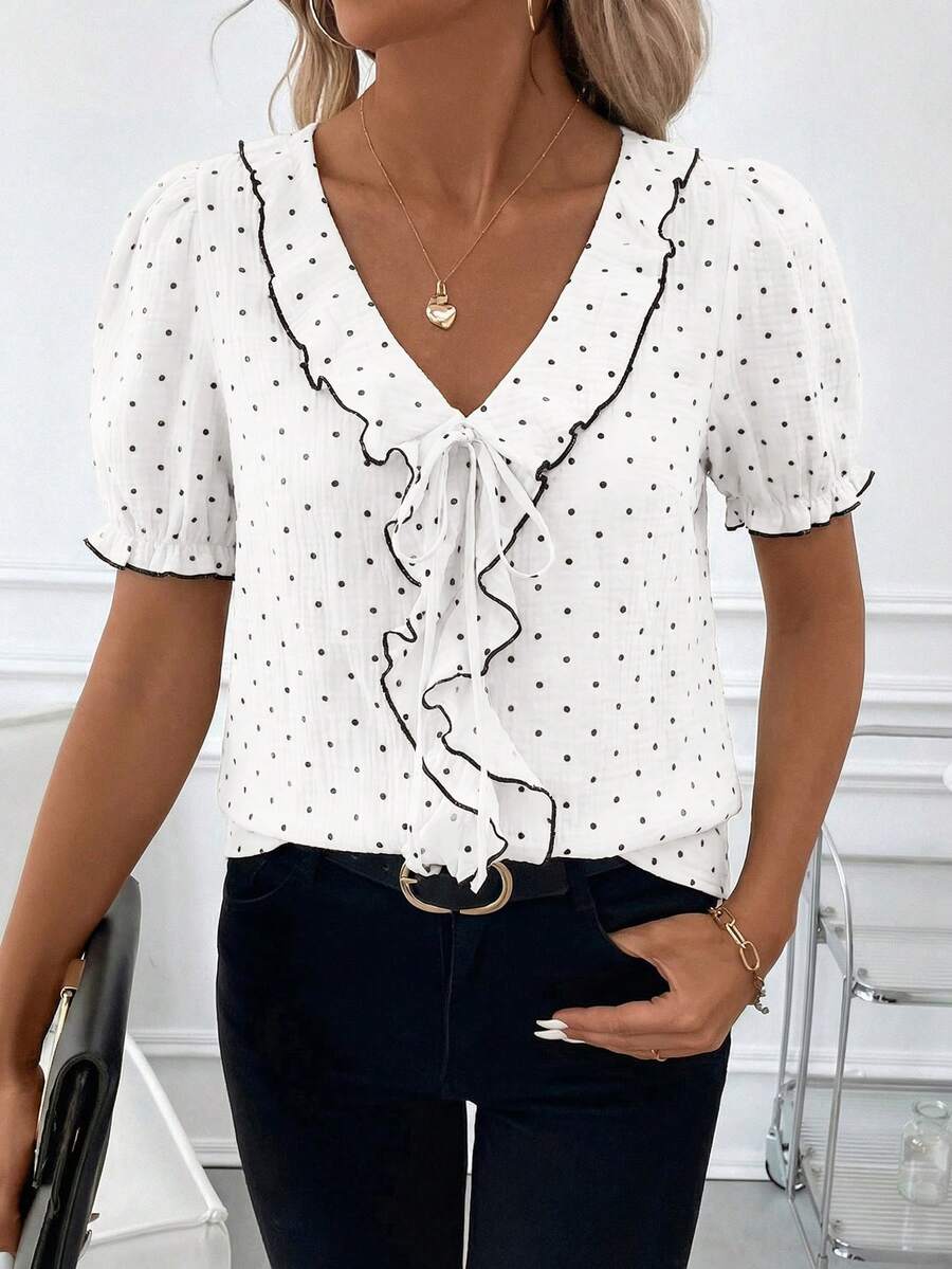 Blusa Casual Elegante - Gola de Renda e Acabamento Franzido