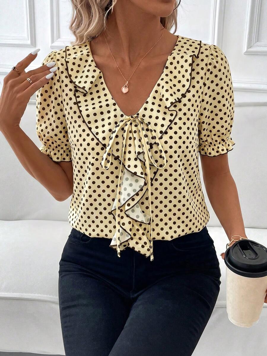 Blusa Casual Elegante - Gola de Renda e Acabamento Franzido