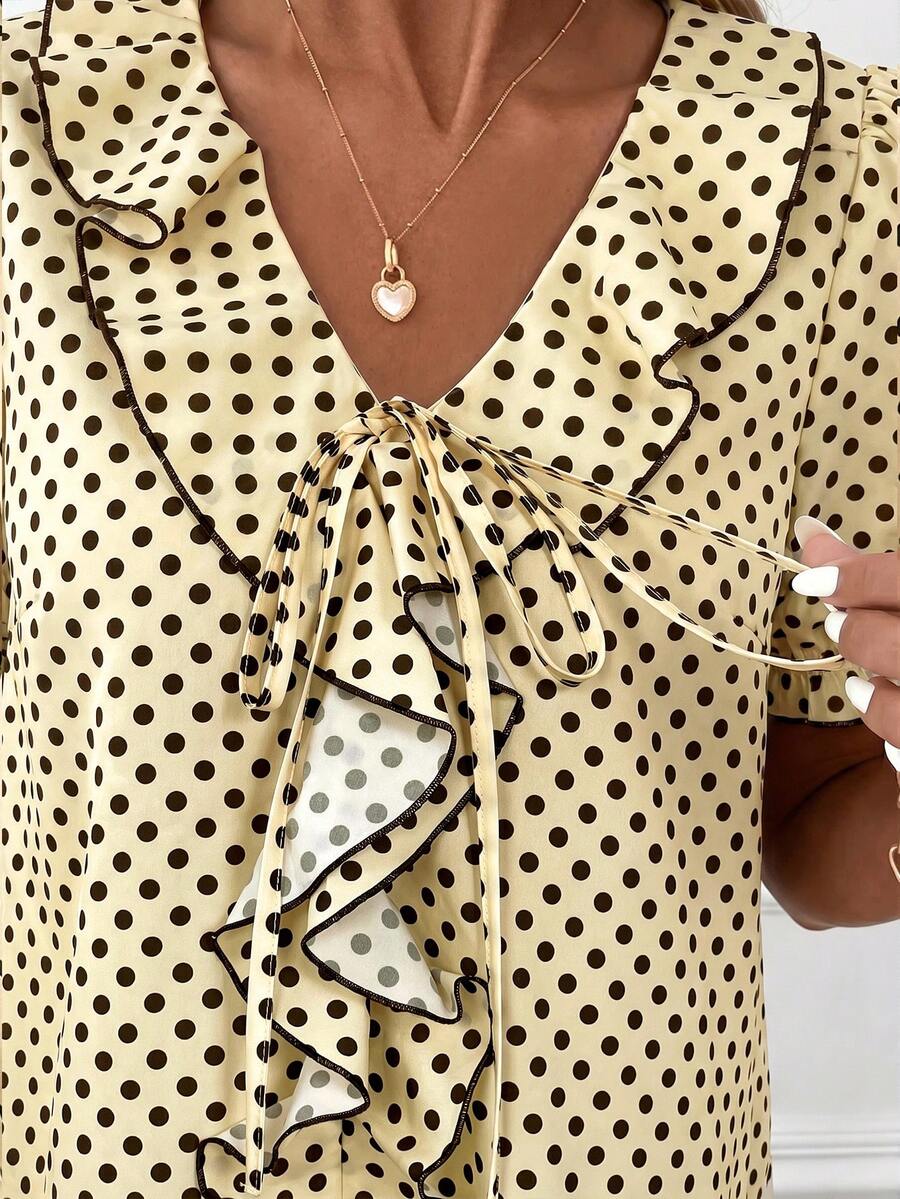 Blusa Casual Elegante - Gola de Renda e Acabamento Franzido