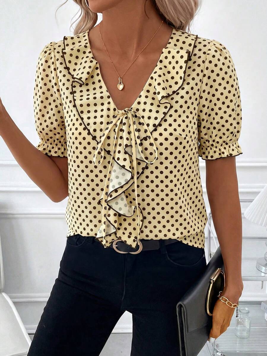 Blusa Casual Elegante - Gola de Renda e Acabamento Franzido