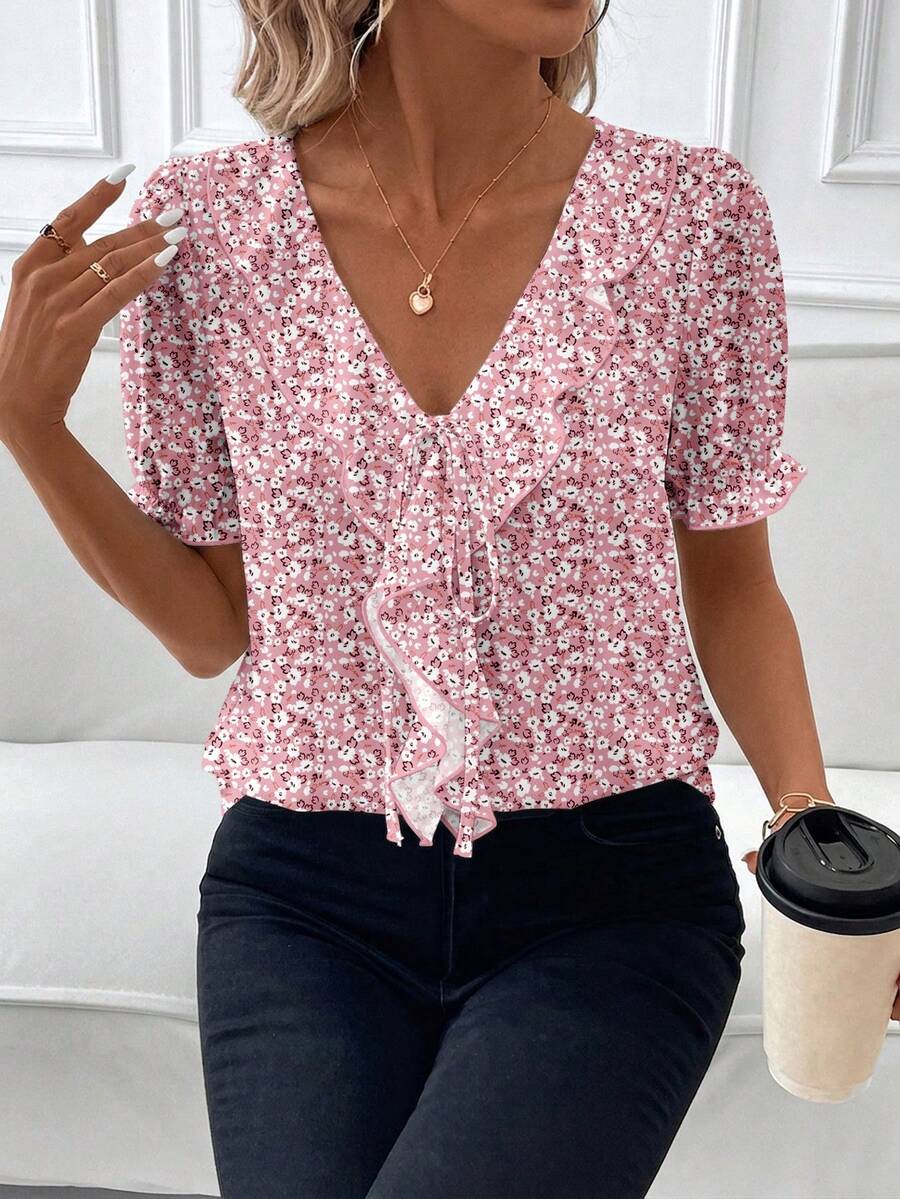 Blusa Casual Elegante - Gola de Renda e Acabamento Franzido
