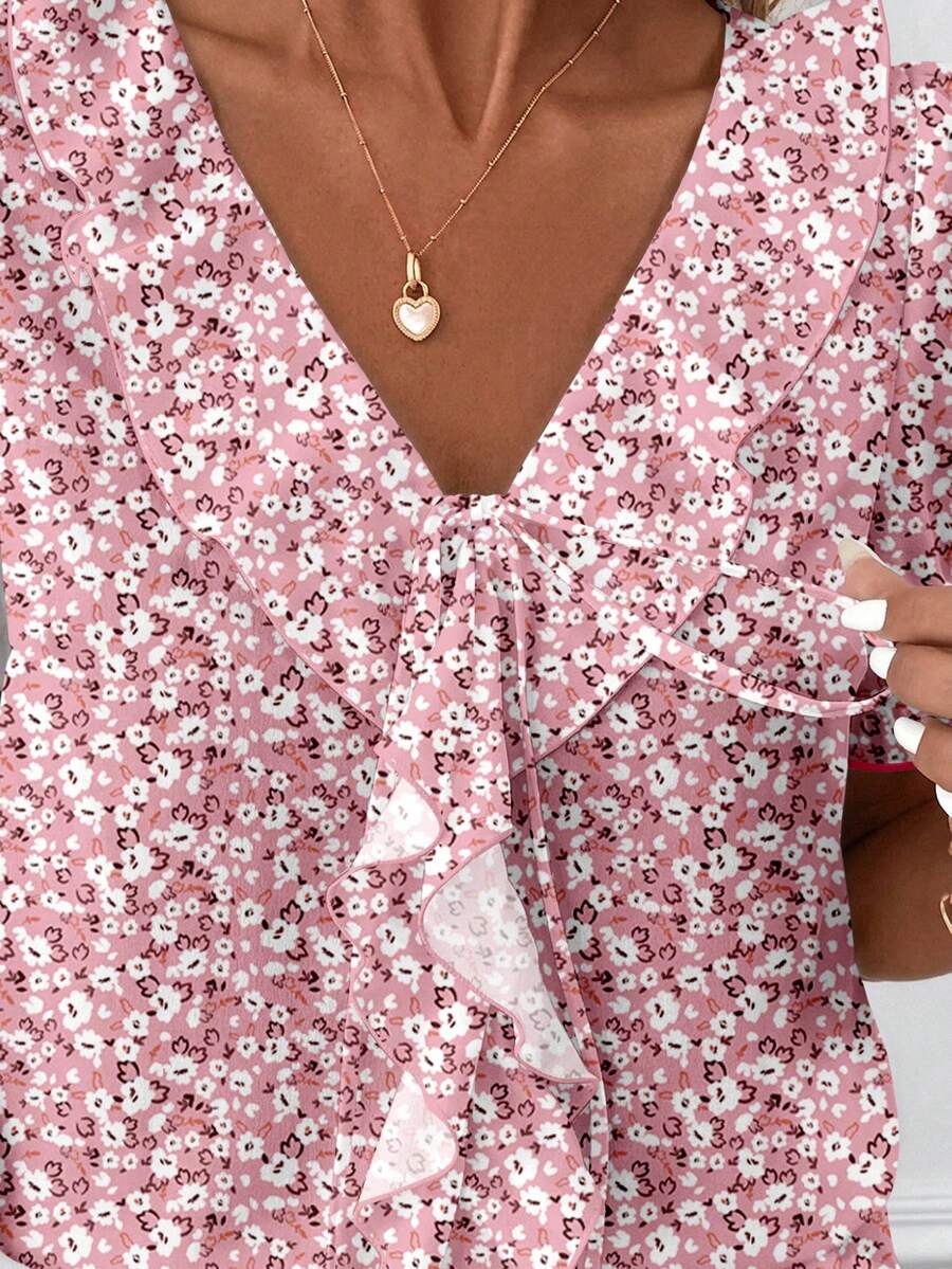 Blusa Casual Elegante - Gola de Renda e Acabamento Franzido