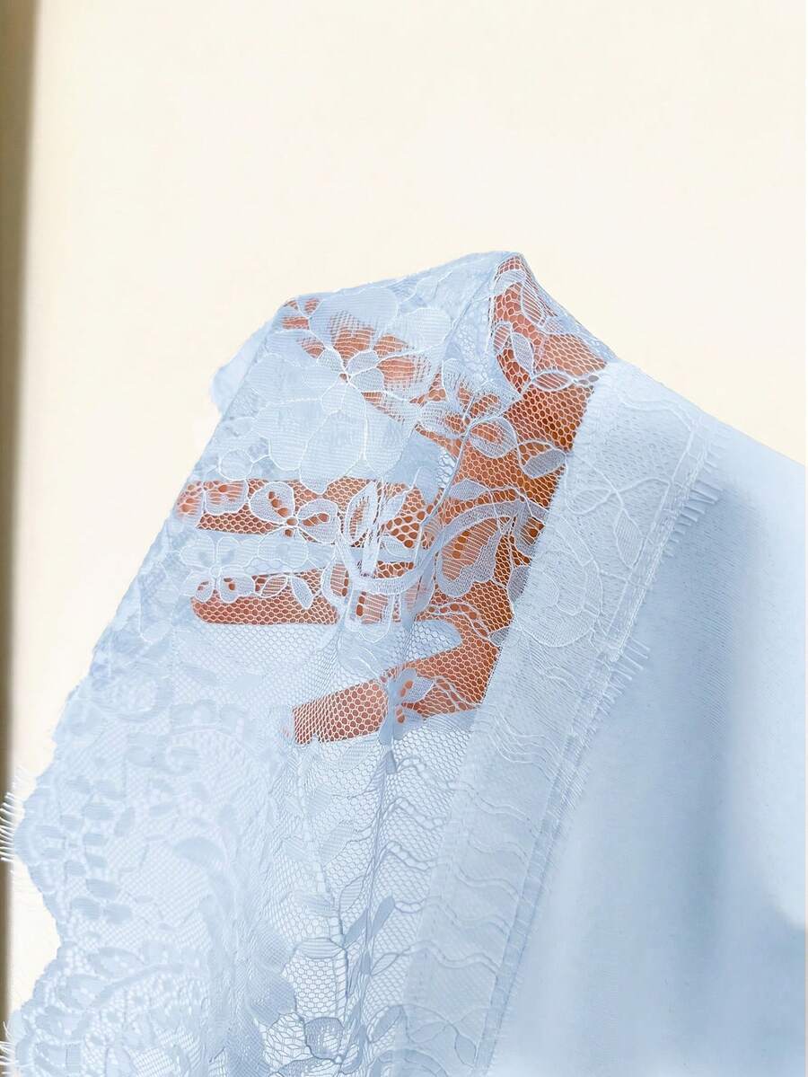 Camiseta de Malha Premium - Renda de Bolinhas Elegante