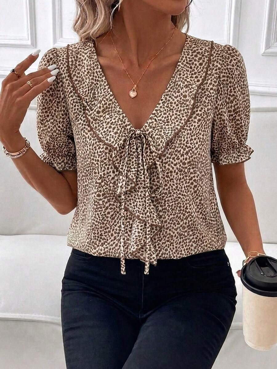 Blusa Casual Elegante - Gola de Renda e Acabamento Franzido