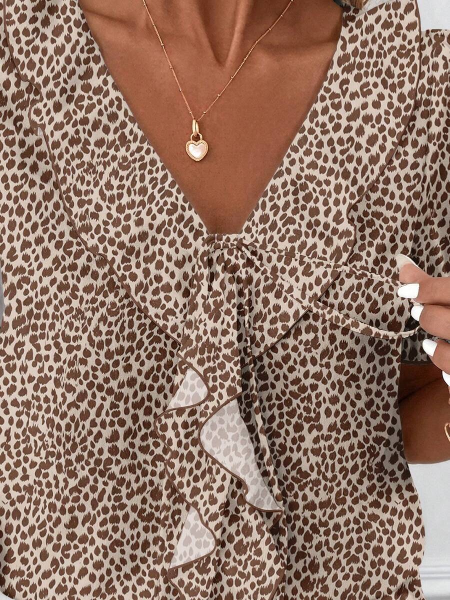 Blusa Casual Elegante - Gola de Renda e Acabamento Franzido