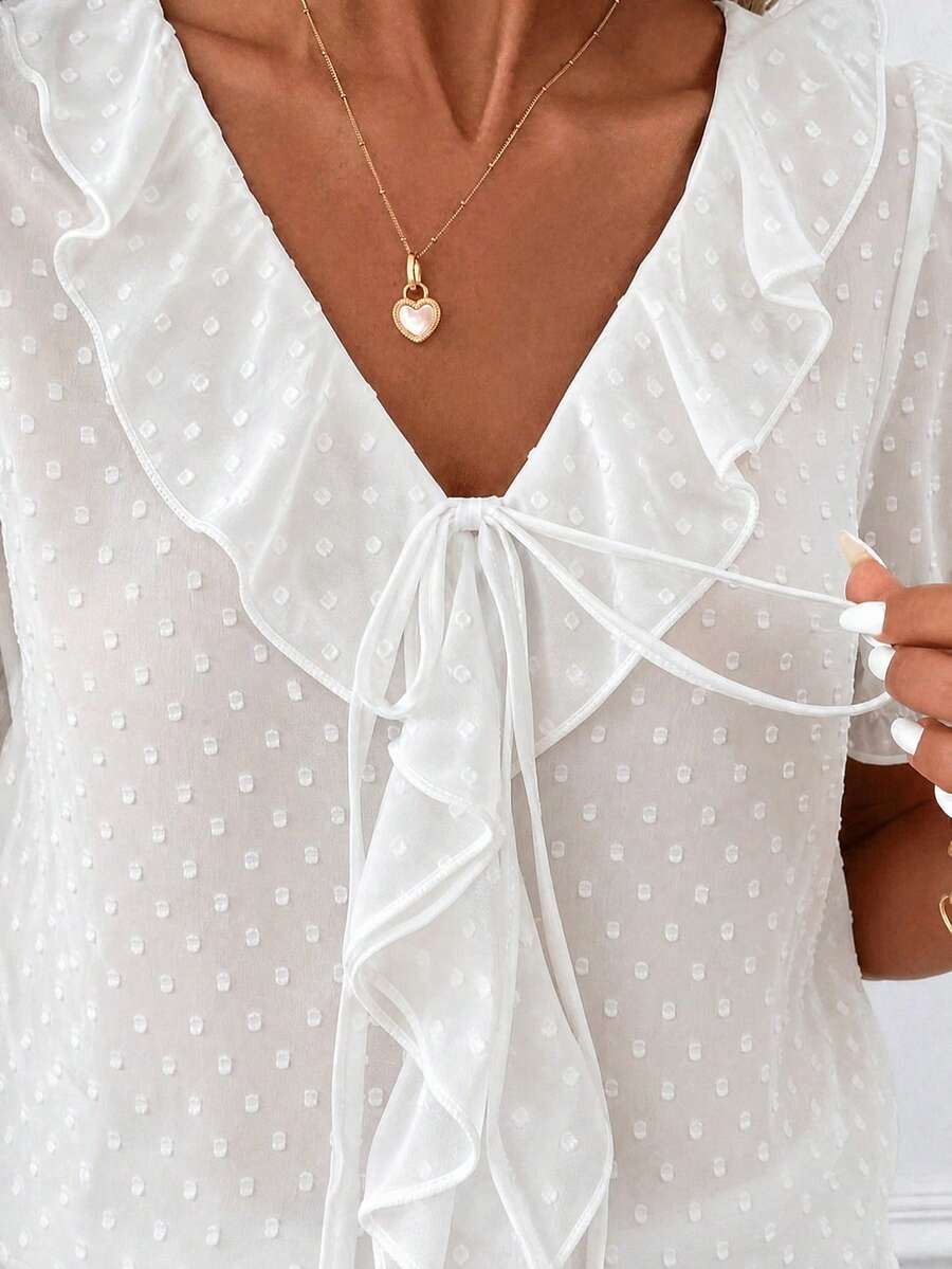 Blusa Casual Elegante - Gola de Renda e Acabamento Franzido