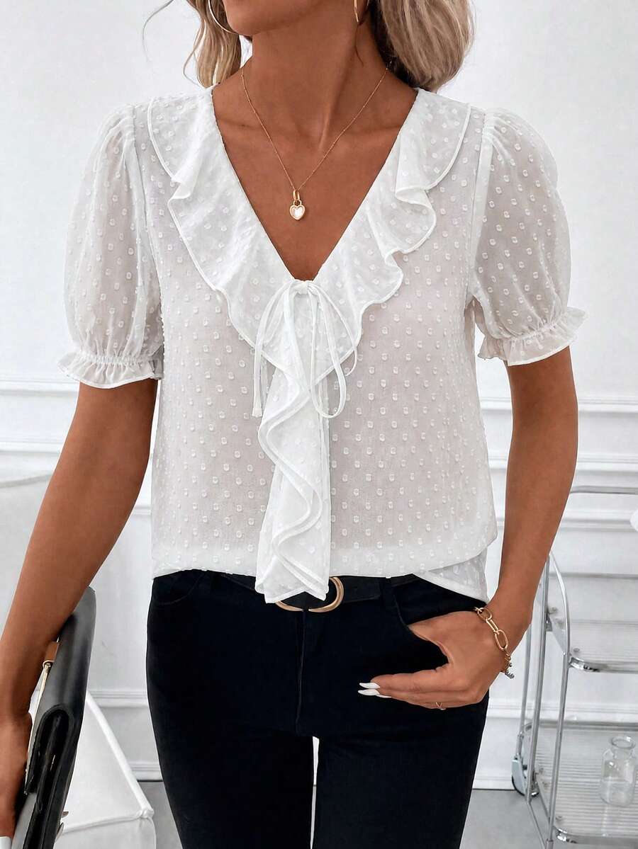 Blusa Casual Elegante - Gola de Renda e Acabamento Franzido