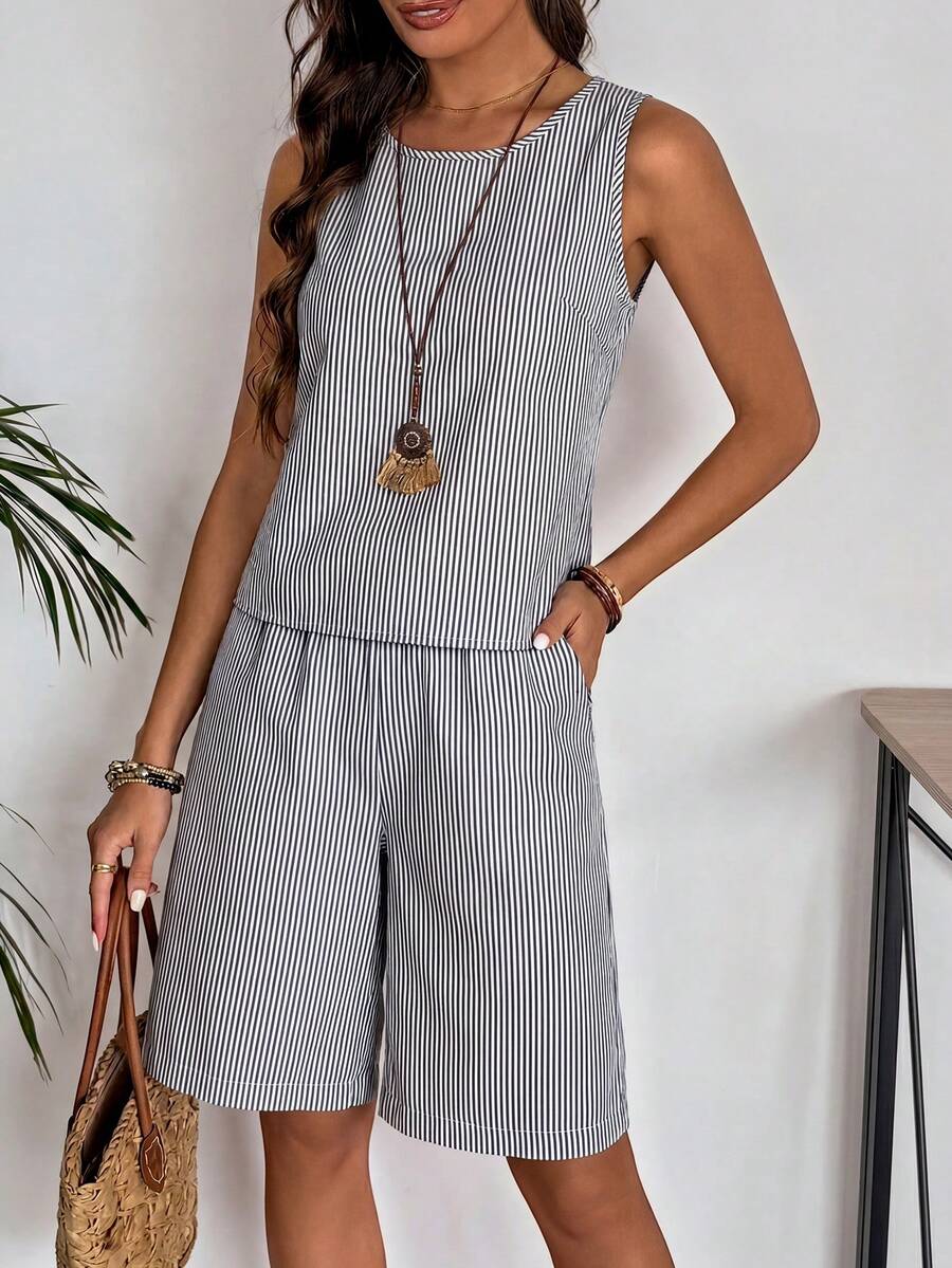 Conjunto Casual Feminino - Regata e Shorts Listrados