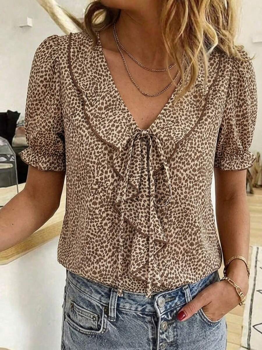 Blusa Casual Elegante - Gola de Renda e Acabamento Franzido