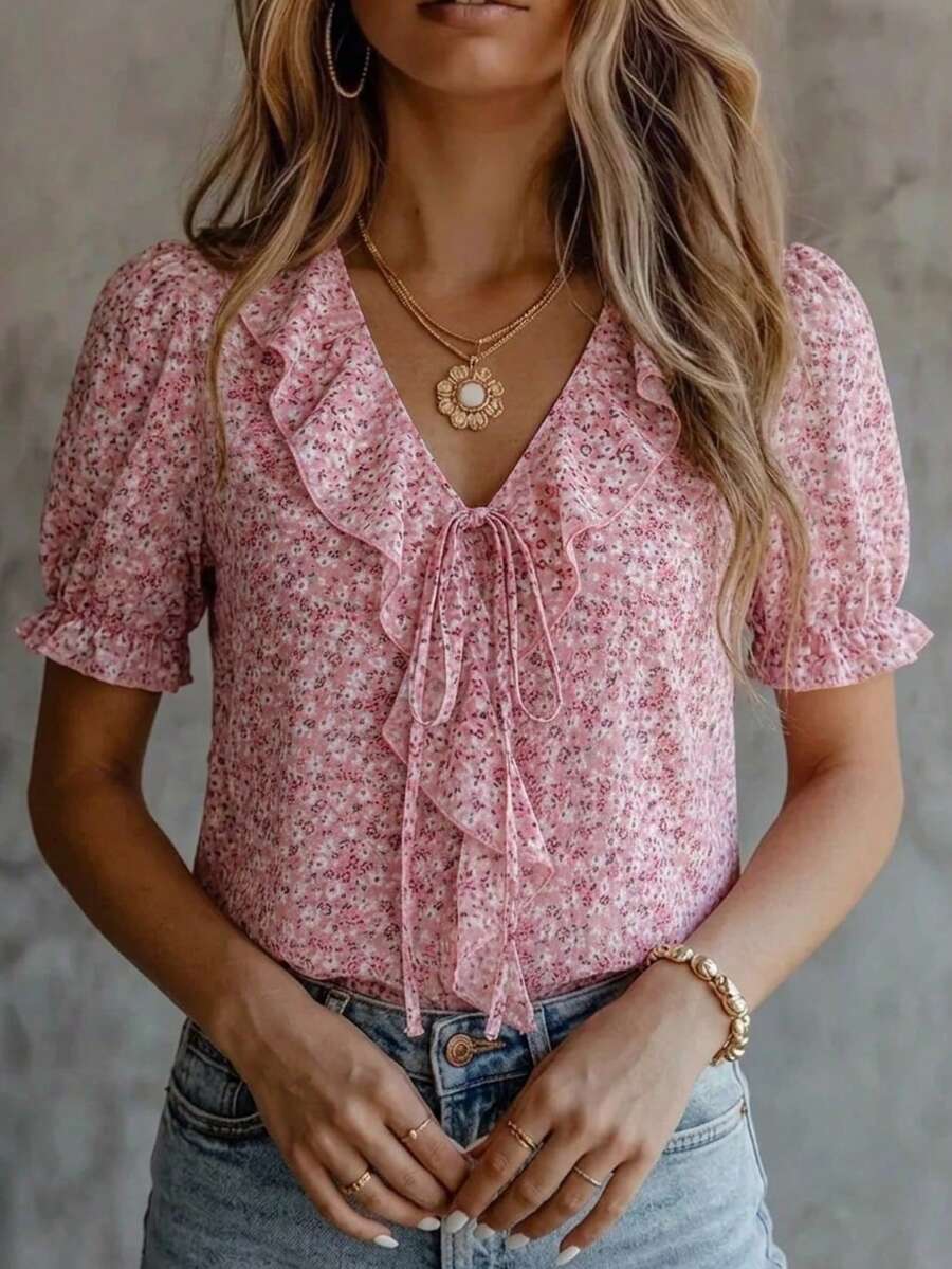 Blusa Casual Elegante - Gola de Renda e Acabamento Franzido