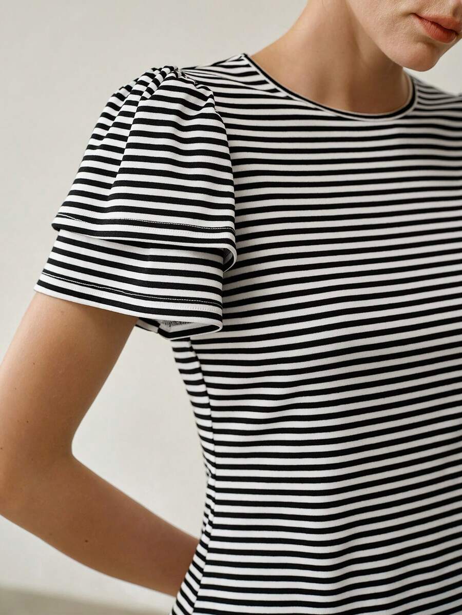 Camiseta Casual Feminina - Manga Dupla Babado e Listras Premium
