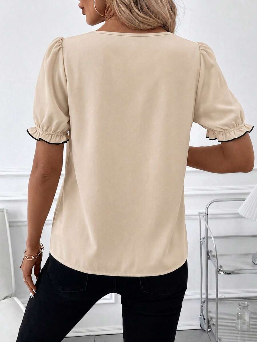 Blusa Casual Elegante - Gola de Renda e Acabamento Franzido