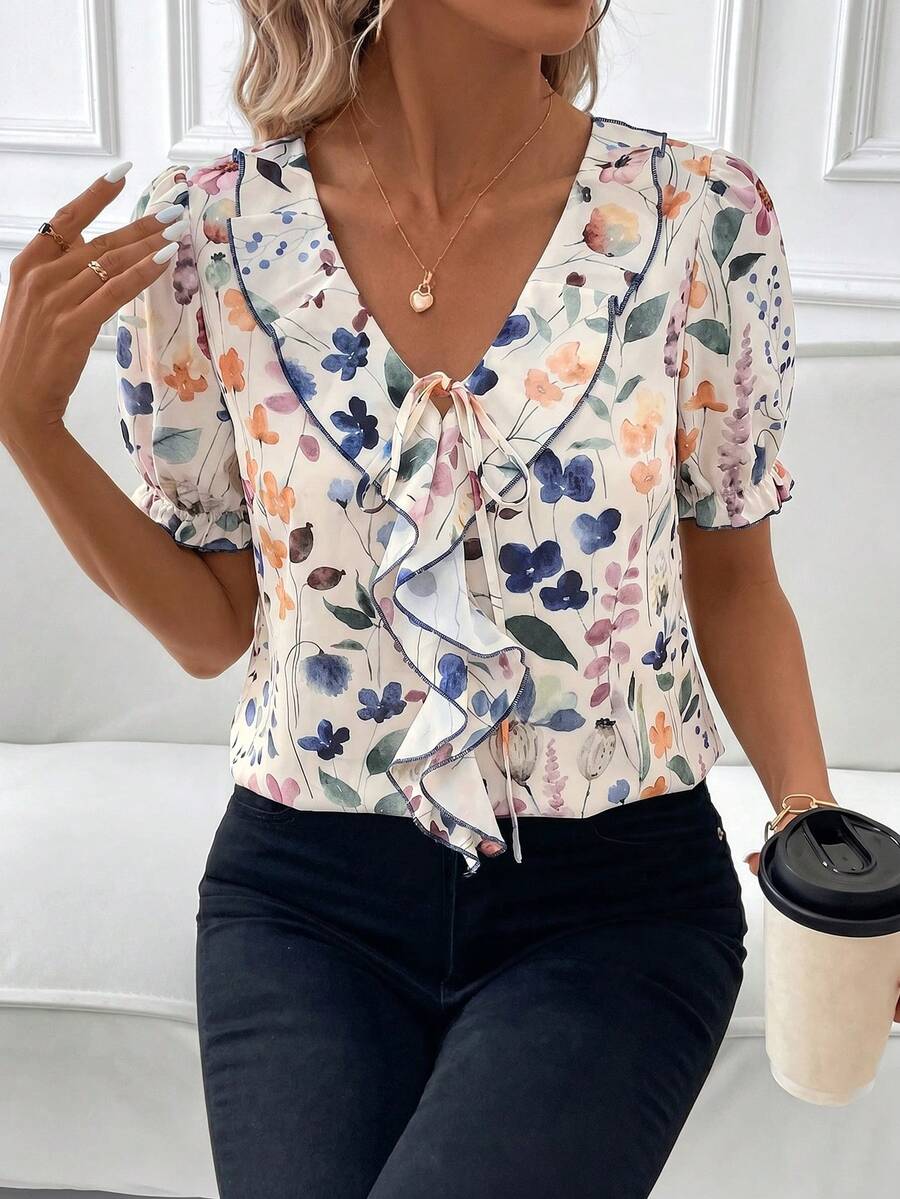 Blusa Casual Elegante - Gola de Renda e Acabamento Franzido
