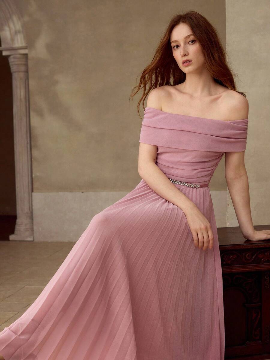Vestido Midi Feminino - Design Franzido e Ombros à Mostra