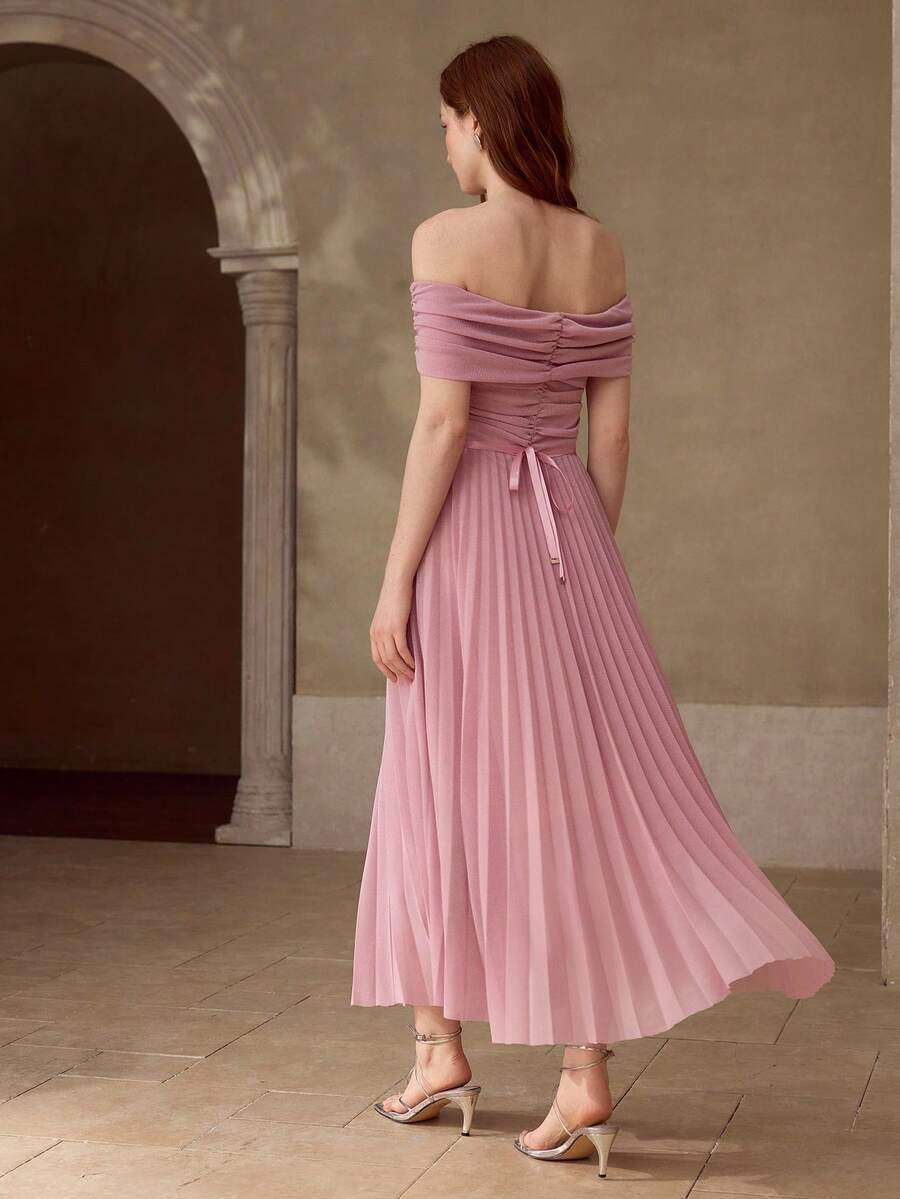 Vestido Midi Feminino - Design Franzido e Ombros à Mostra