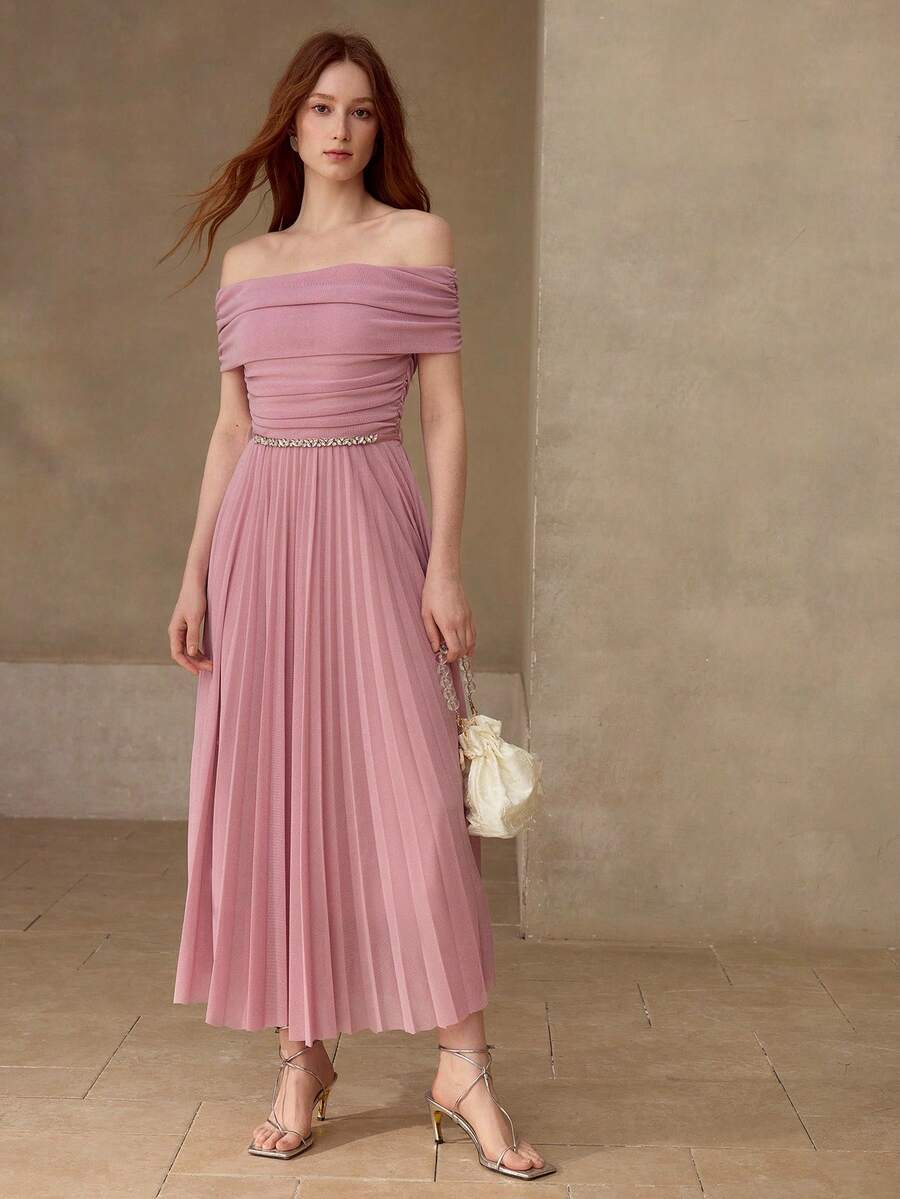 Vestido Midi Feminino - Design Franzido e Ombros à Mostra