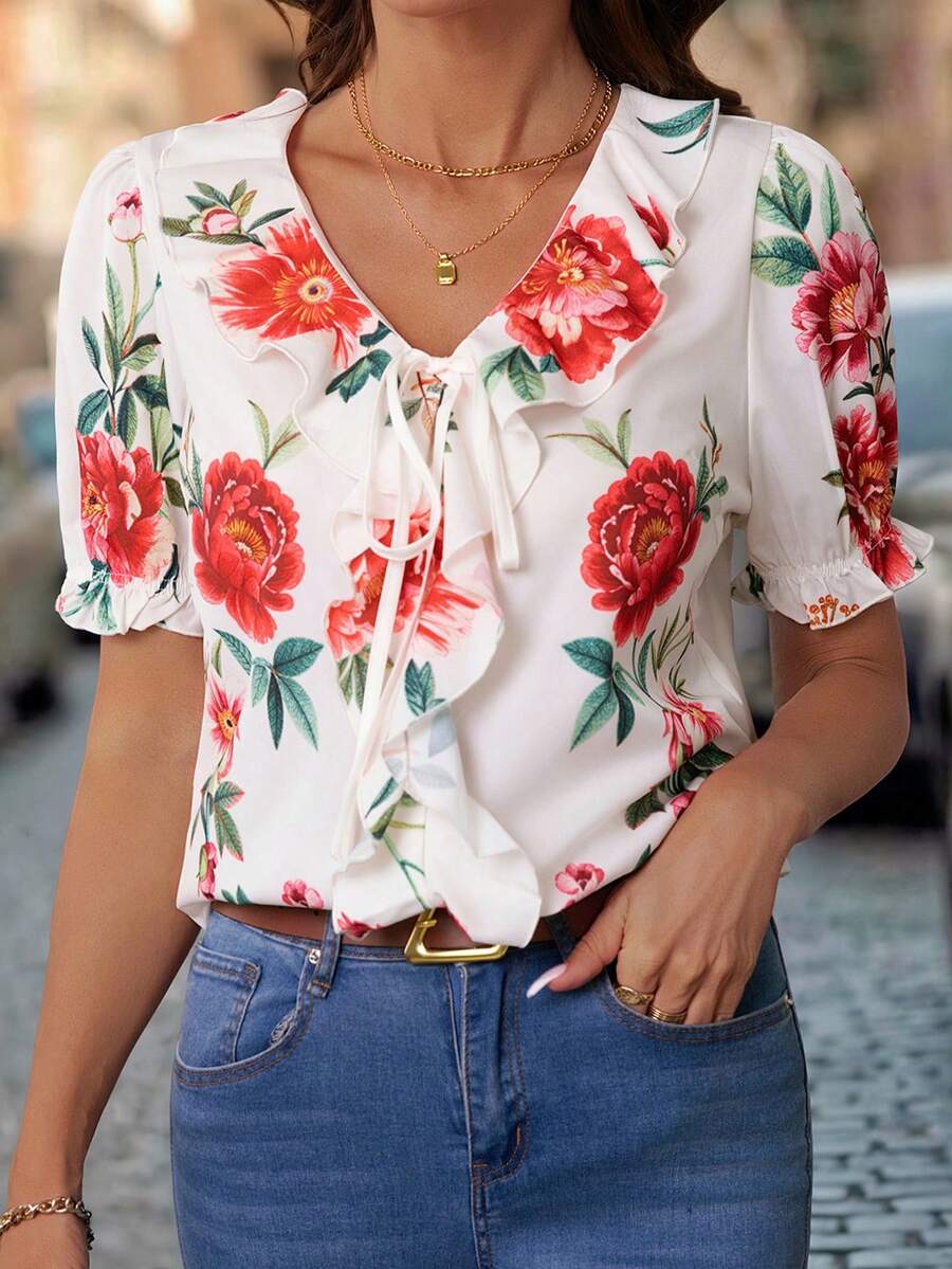 Blusa Casual Elegante - Gola de Renda e Acabamento Franzido
