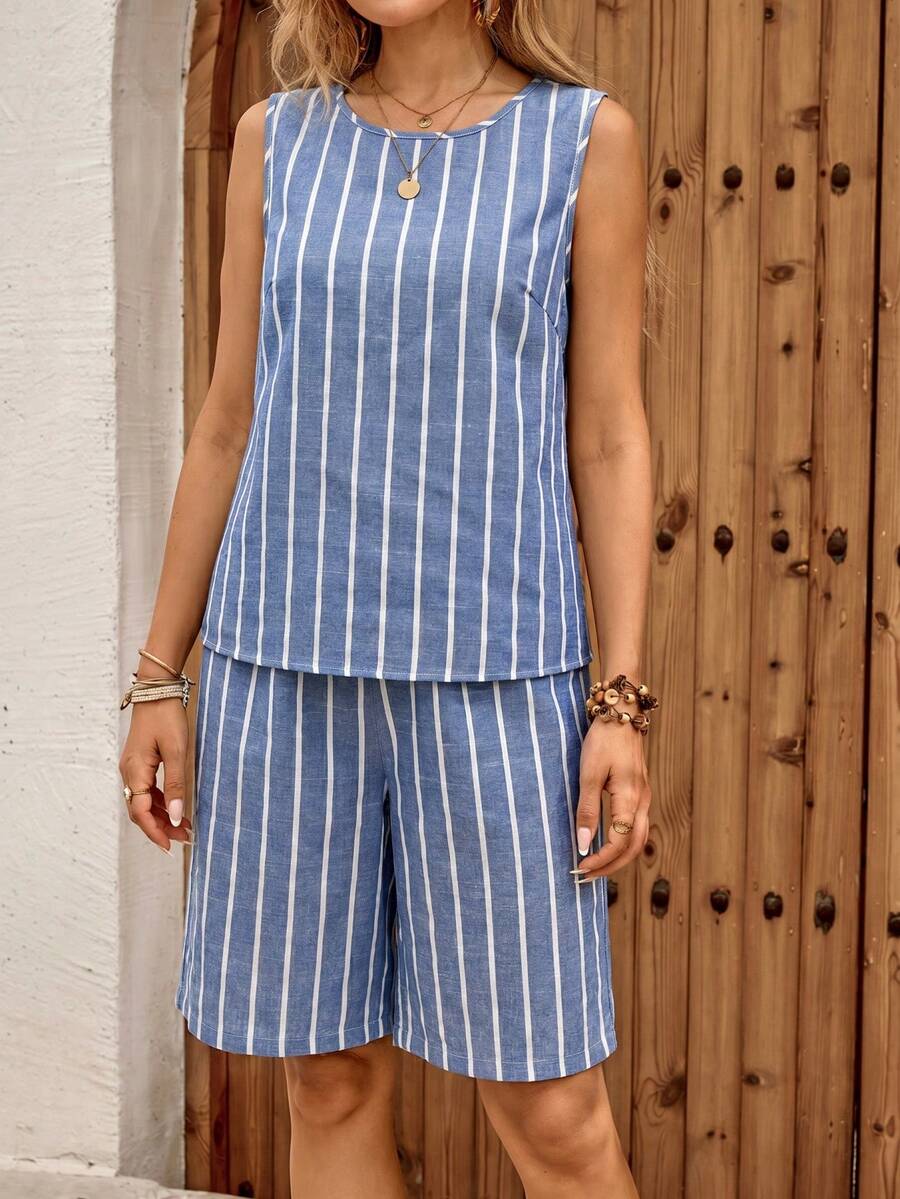 Conjunto Casual Feminino - Regata e Shorts Listrados
